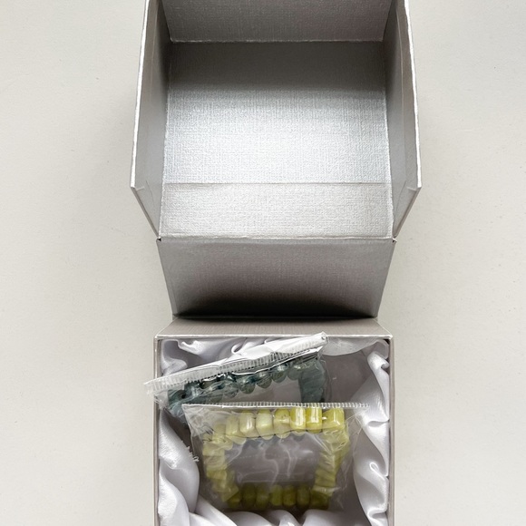 Two Stunning Square Beaded Stretch Style Bracelets Green New - Picture 4 of 8